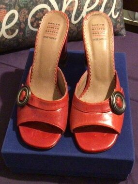 NWOT Red Gazith Concept Genuine Leather Slip on Heel Size 9